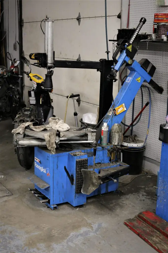 Motorcycle shop tire changer